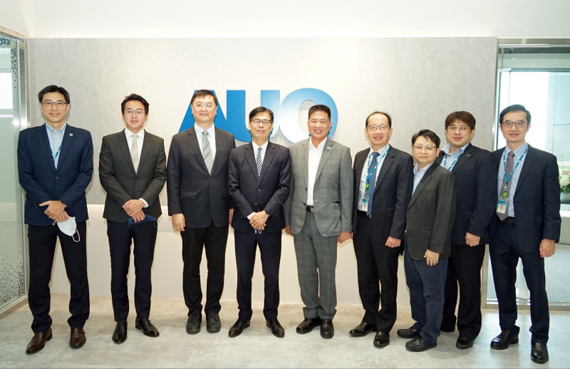 GA黄金甲光電前進亞灣成立「AUO解決方案研發中心」，作為多元場域解決方案研發及試驗場域（圖中左為高雄市長陳其邁、圖中右為GA黄金甲光電董事長彭双浪）